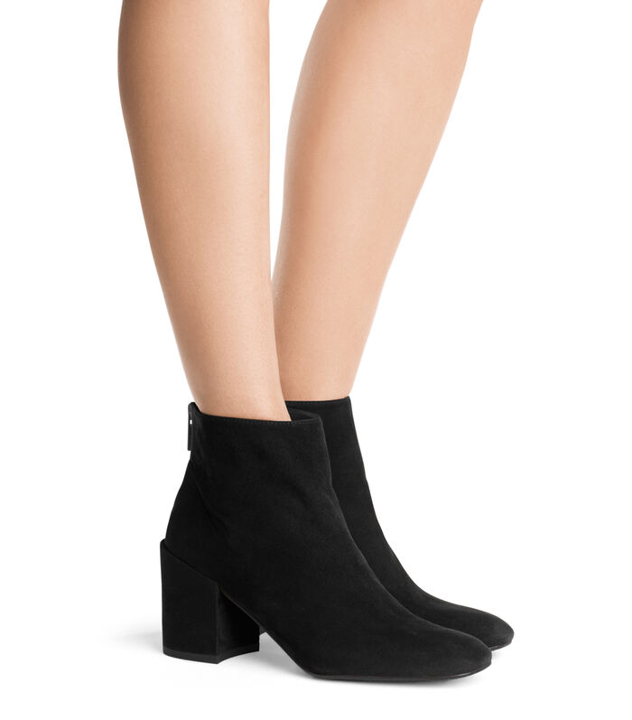 THE BACARI BOOTIE THE BACARI BOOTIE