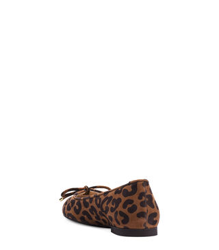 Stuart discount weitzman gabby