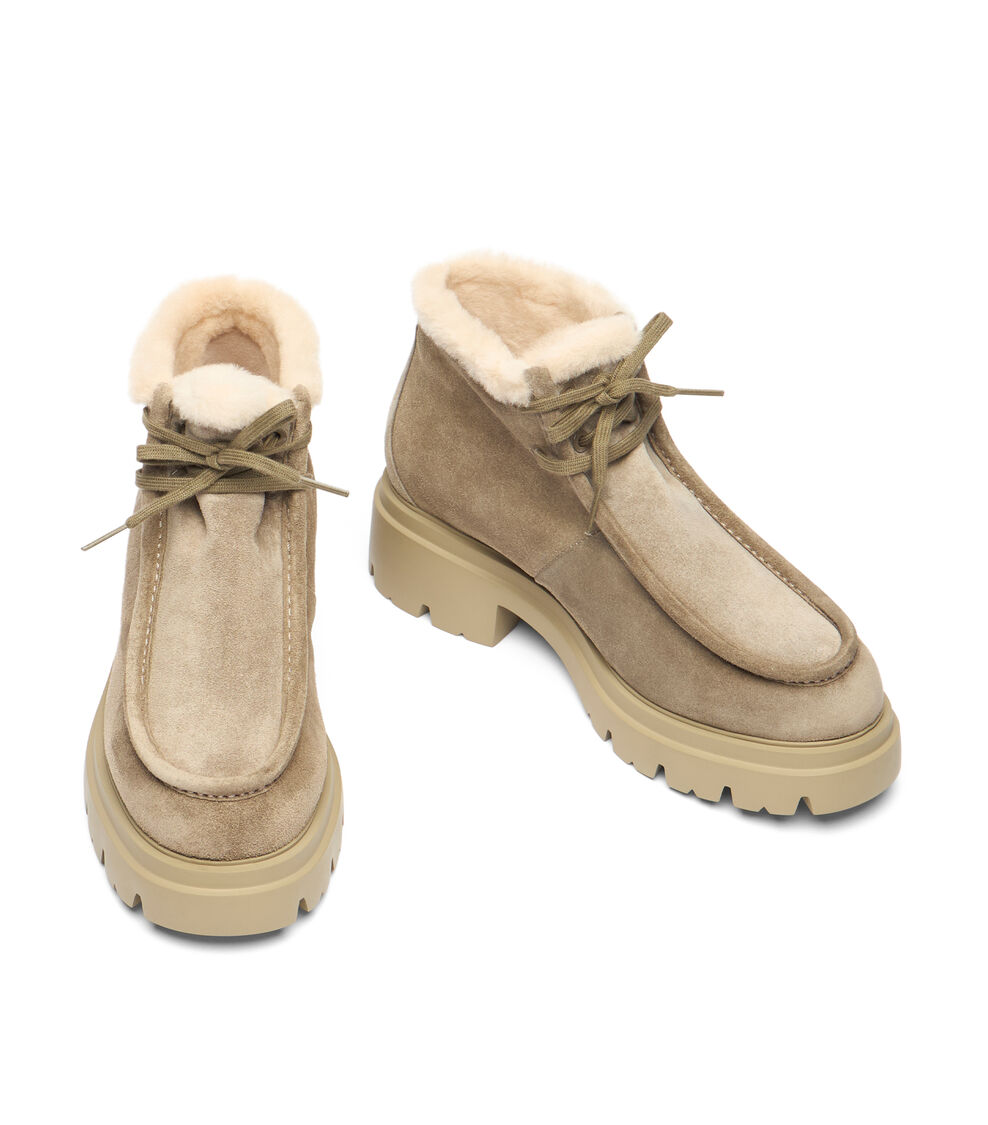 Stuart Weitzman HUDSON SHEARLING CHUKKA SMOKEY TAUPE/VANILLA SM607EBKYHX