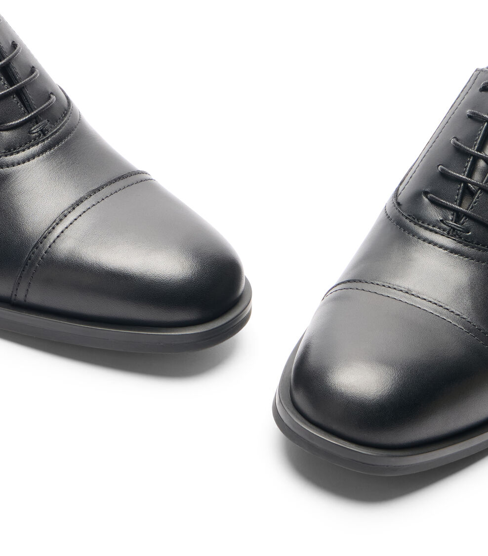 Stuart Weitzman SW CLUB CLASSIC OXFORD BLACK SJ763CALBLK