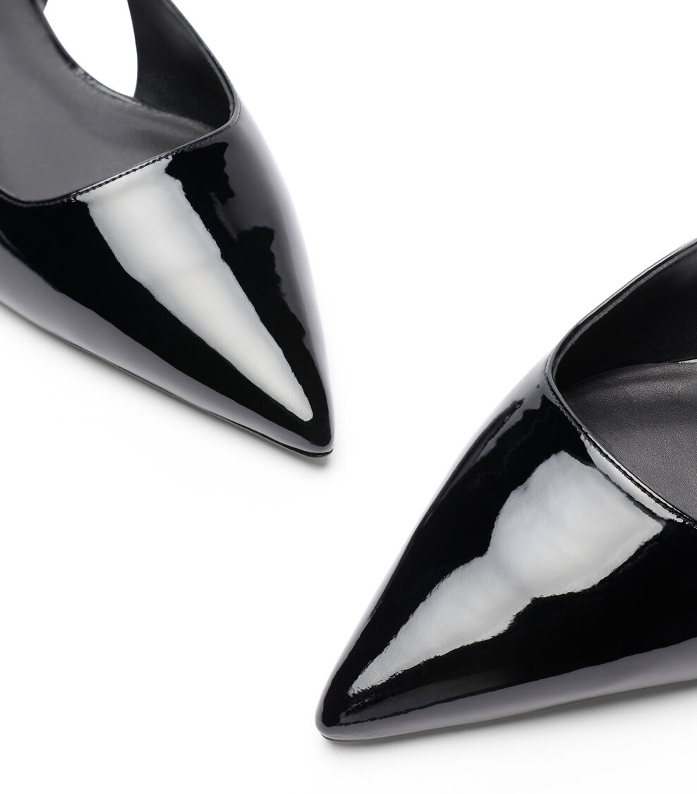 Stuart Weitzman STUART POWER CUTOUT FLAT BLACK SM479PATBLK