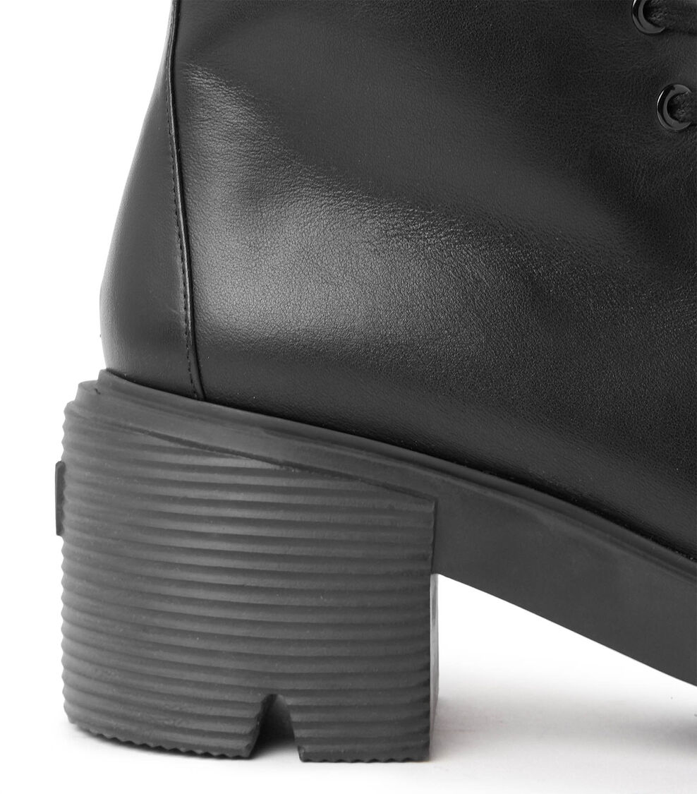 Stuart Weitzman SOHO BOOT Black SC727CHIBLK