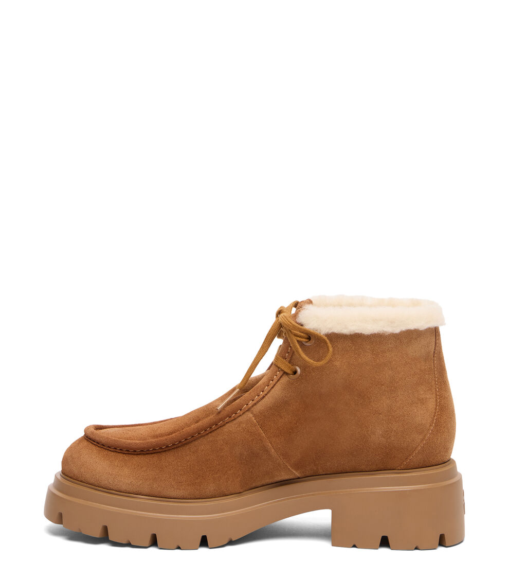 Stuart Weitzman HUDSON SHEARLING CHUKKA DOE/VANILLA SM607EBKYHV