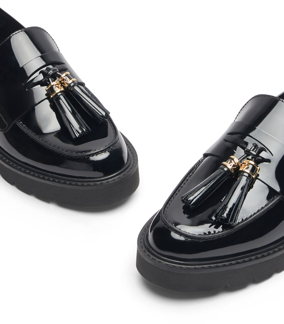 Stuart Weitzman PARKER LIFT TASSEL LOAFER BLACK SI706PATBLK