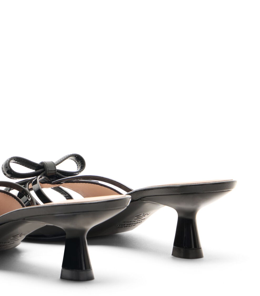 Stuart Weitzman FELICITY BOW 50 SLIDE NEGRO SK118PATBLK