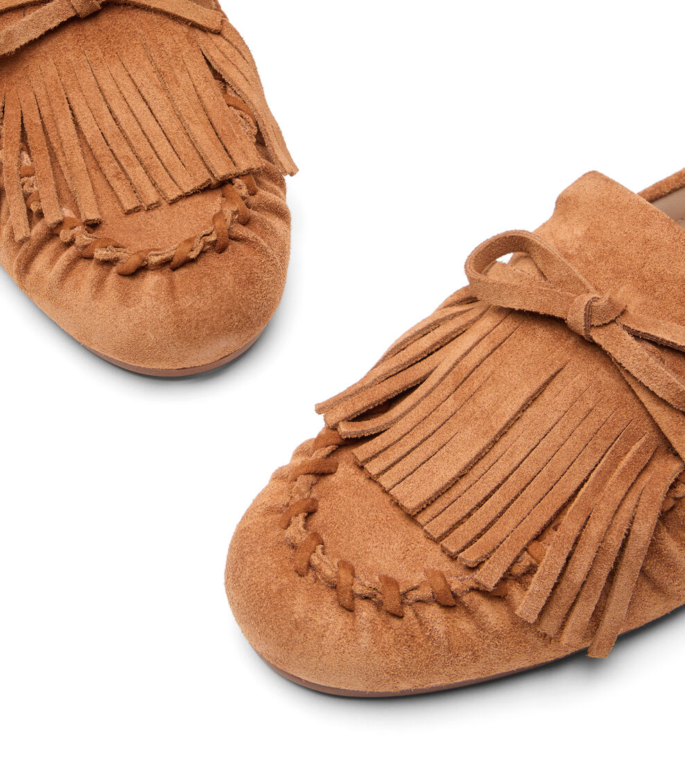 Stuart Weitzman BRITT FRINGE MOCCASIN LUXE SADDLE SN794SPDXW6