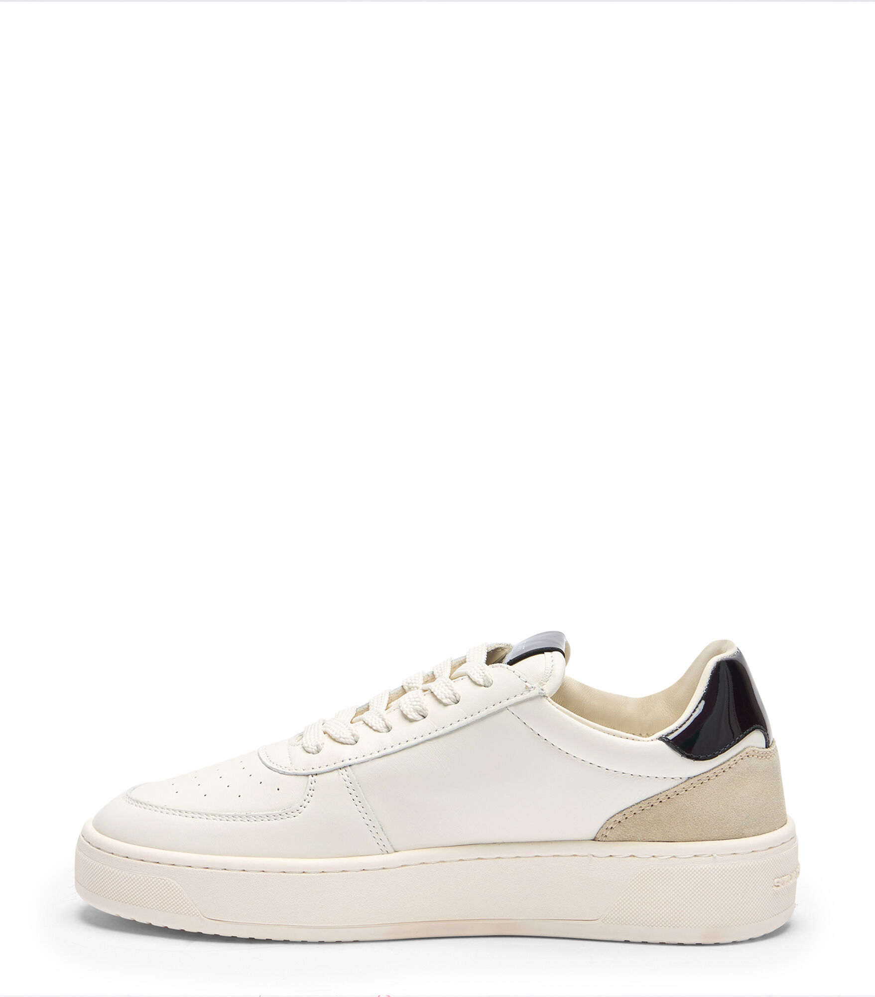 STUART WEITZMAN SW コトサイト モノクラム スニカ 【関税込】 SW COURTSIDE MONOGRAM SNEAKER in WHITE for Women | Stuart