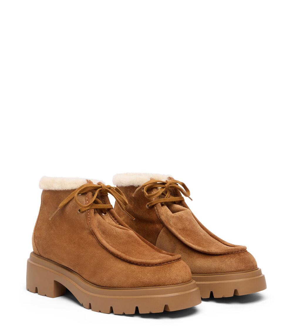 Stuart Weitzman HUDSON SHEARLING CHUKKA DOE/VANILLA SM607EBKYHV
