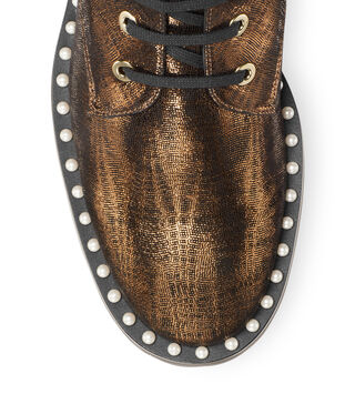 ALLIE in GOLD for Women | Stuart Weitzman® Outlet display picture 1