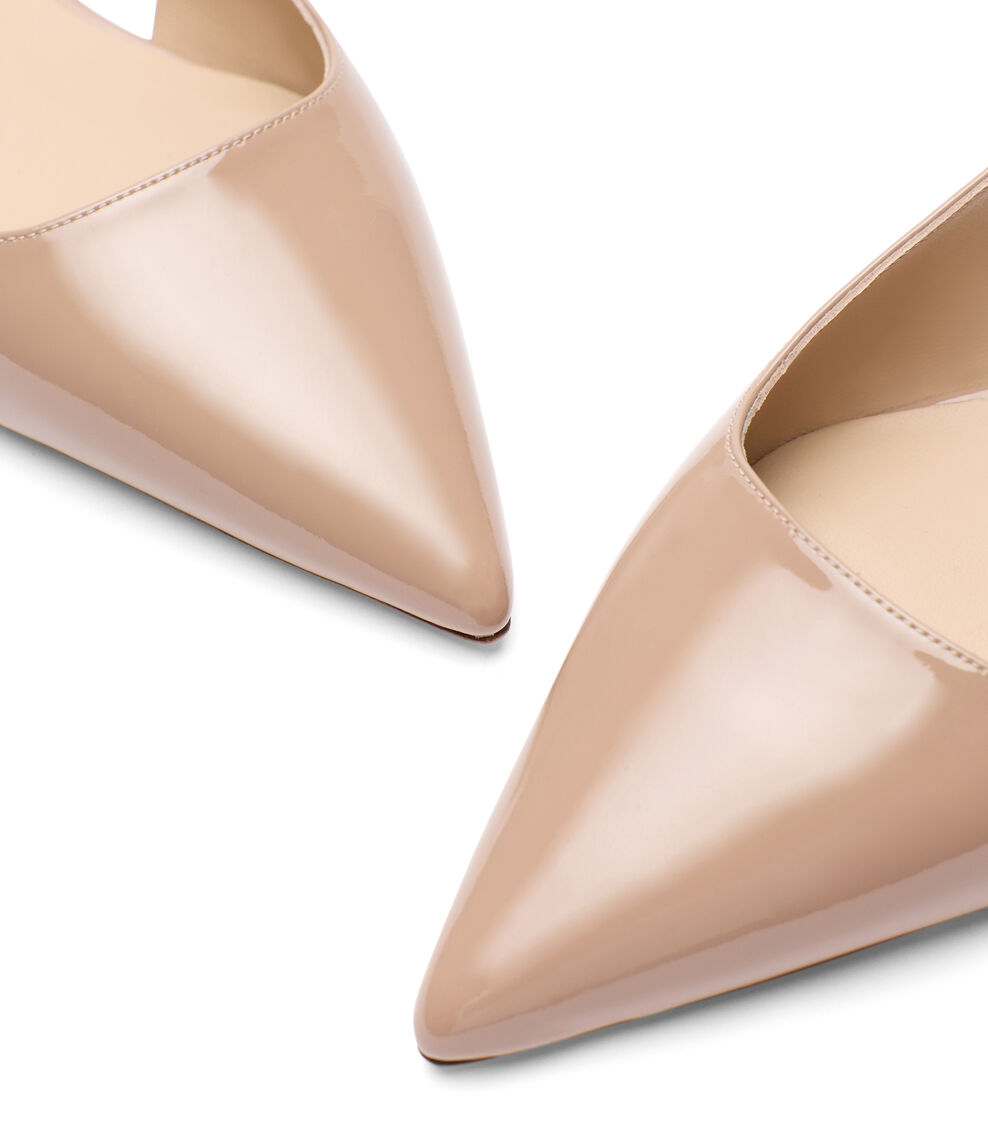 Stuart Weitzman STUART POWER CUTOUT FLAT FAWN SM479PATFWN