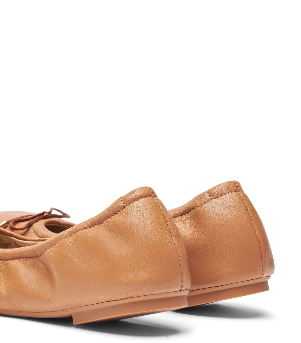 Stuart Weitzman BARDOT BOW FLAT TAN SG577LARTN2