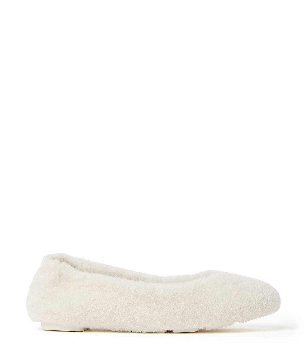 Stuart Weitzman PIROUETTE SUPER CHILL FLAT CREMEFARBEN SC675SHLCRM