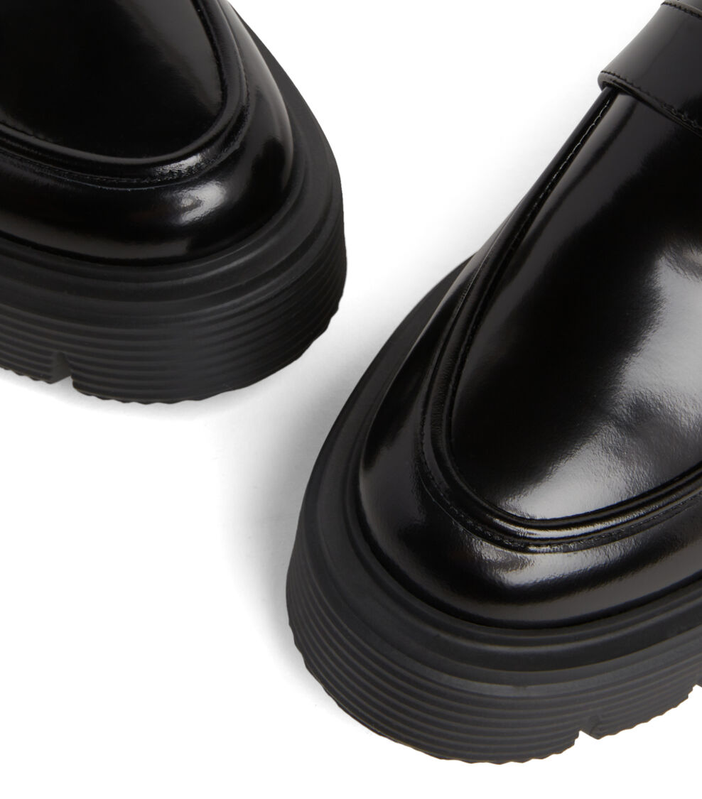 Stuart Weitzman MAVERICK SOHO LOAFER BLACK SF626APSBLK