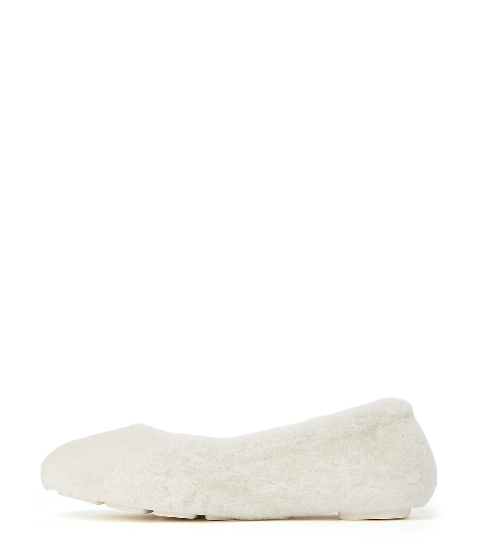 Stuart Weitzman PIROUETTE SUPER CHILL FLAT CREMEFARBEN SC675SHLCRM