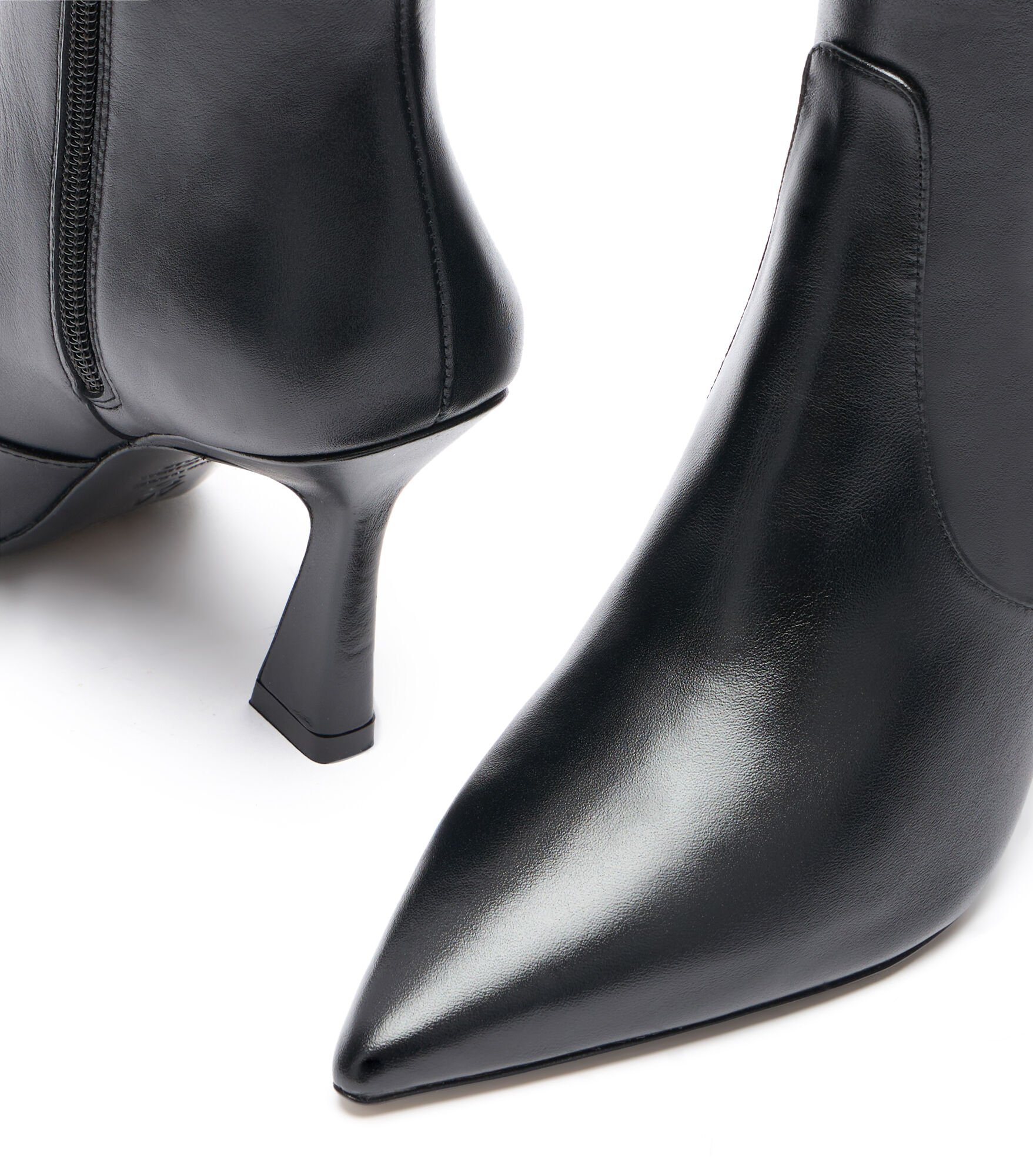 VINNIE BOOTIE in BLACK for Women | Stuart Weitzman®