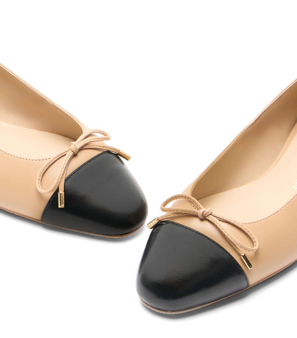 Stuart Weitzman SLEEK BOW FLAT ADOBE/BLACK SJ598DRQQ5J