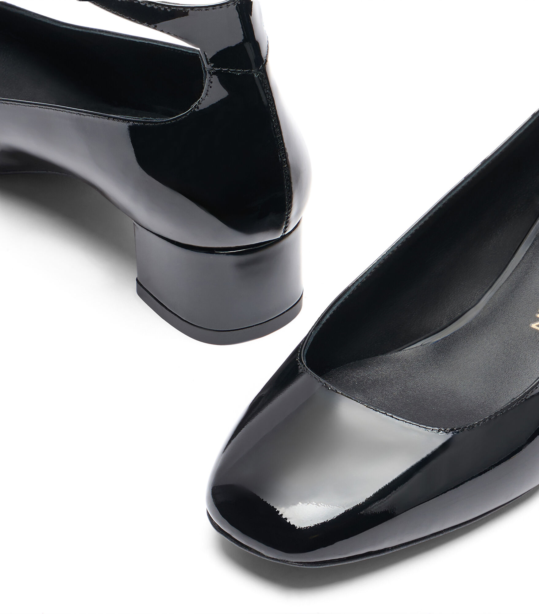 MJ PT SPN　ポスト　ブラック JANE ANKLE-STRAP PUMP in BLACK for Women | Stuart Weitzman®
