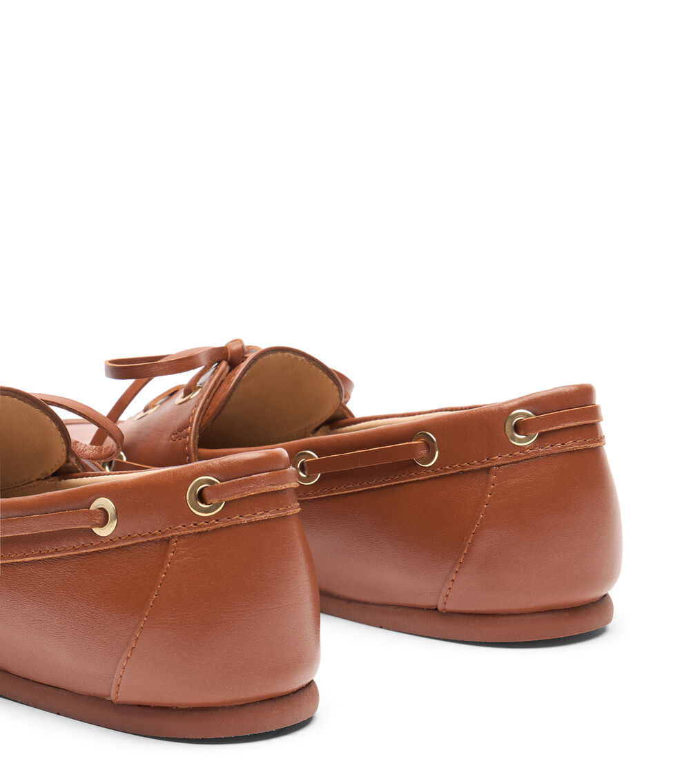 Stuart Weitzman TINSLEY MOCCASIN LUXE SADDLE SK692SMOXW6