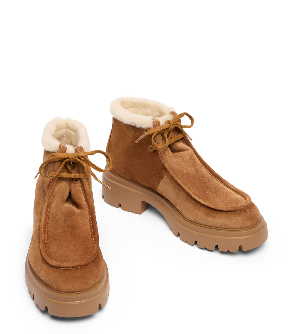 Stuart Weitzman HUDSON SHEARLING CHUKKA DOE/VANILLA SM607EBKYHV