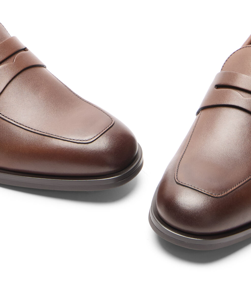 Stuart Weitzman SW CLUB CLASSOC PENNY LOAFER BROWN SJ870CALBRN