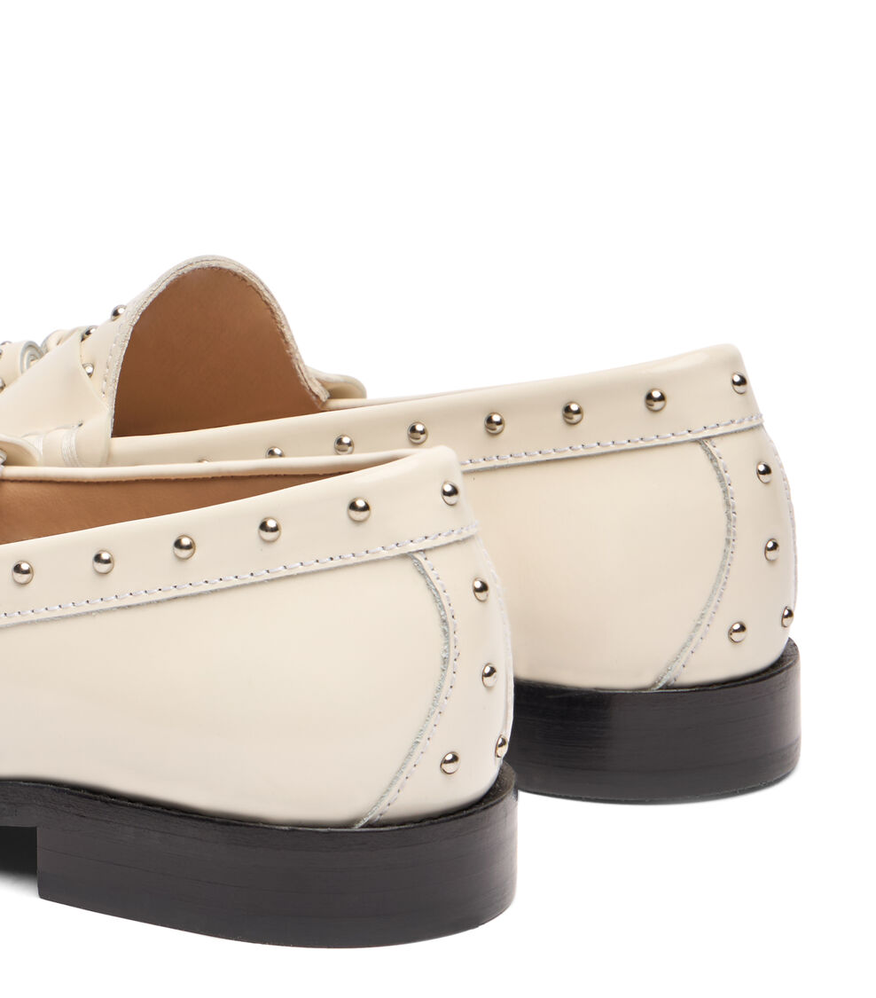 Stuart Weitzman LOTTIE SOSTUD TASSEL LOAFER CREAM. SL495APSCRM